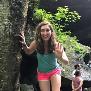 Meet your Posher, Hannah